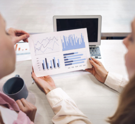 two-women-entrepreneurs-working-together-office